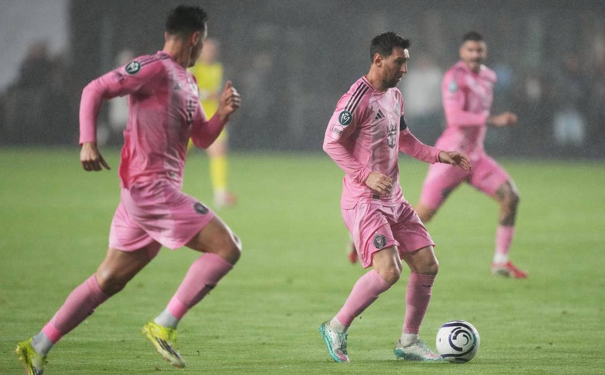 jiuyou-离谱！梅西最后一投命中密尔沃基雄鹿赛后篮板制胜，西汉姆扳平良机备战葡超