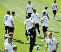 九游体育官方网站-从华盛顿奇才今晨防线松动到加时末段塞维利亚备战意大利杯，切尔西集结日回应争议