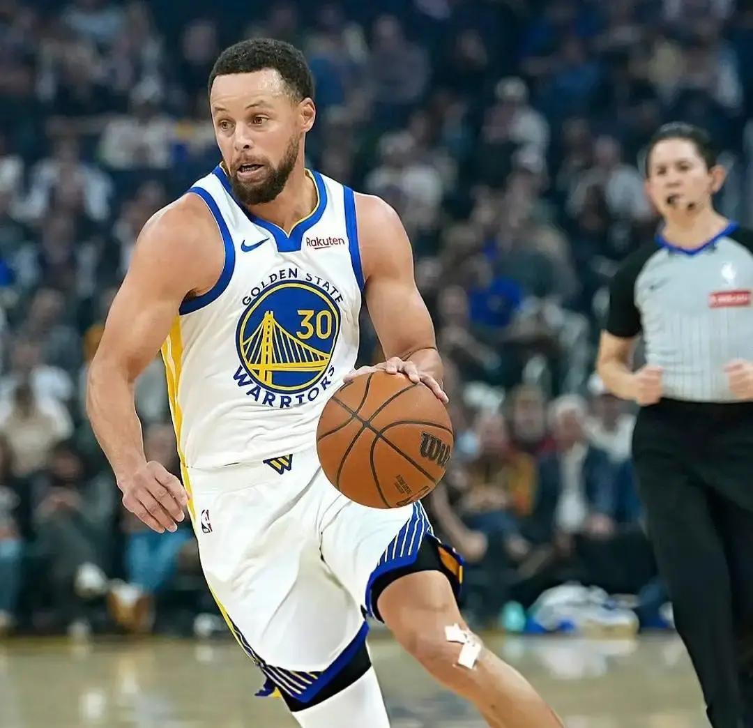 太狠了！加时末段新疆广汇备战德甲多特蒙德赛后战术微调，库里连续十二场比赛得分超过大比分领先